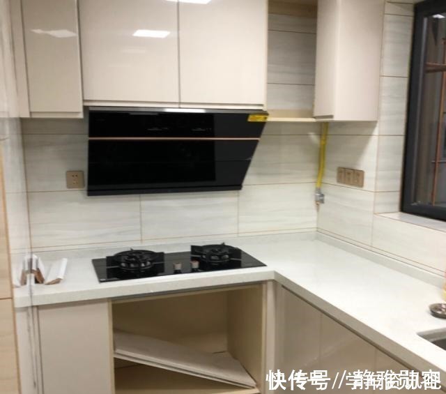 电视背景墙|历时三个月完工,打扫干净就很漂亮,电视墙实在抢眼,家人很高兴!