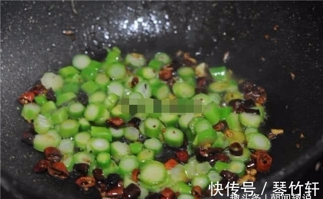 荠菜|多吃这个菜,比牛肉的钙含量还要高,老人小孩吃了都很好!