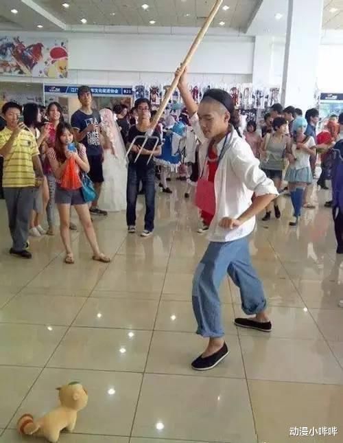 COSPL漫展的奇葩COSPLAY合集:坂本大佬一枝独秀,老干妈COS“有内味”