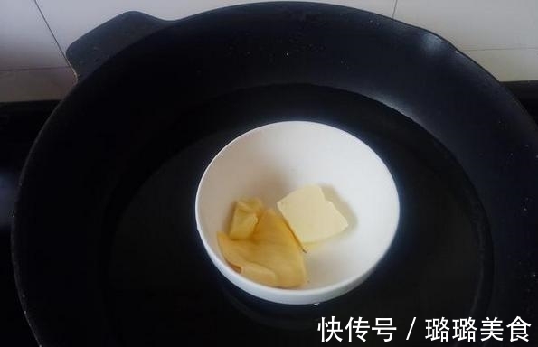 黄油|上班族的快捷早餐,简单“暴力”的蒜香芝士法棍,解馋抗饿两不误