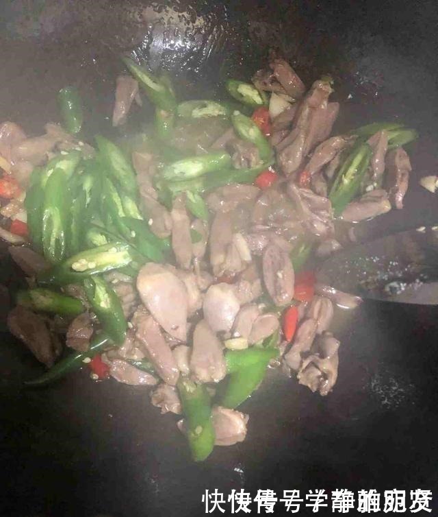 菜市场|鸡身上“最有价值”的部位,肉贩子留着自己吃,一个鸡就一个