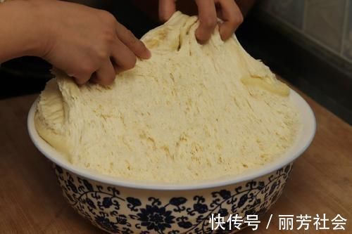 美食优选:冬天发面时别只会放酵母,记住3个诀窍,馒头又软又好吃