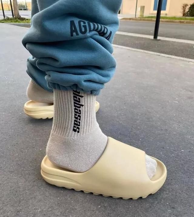 踩屎感|今夏超火的“踩屎感”拖鞋，踩着软，走着轻，速干不臭脚