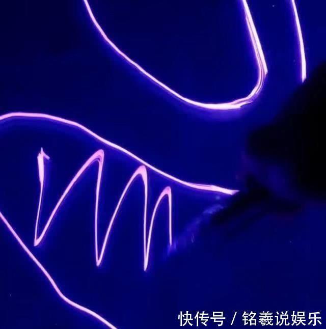 毒液&美术生手绘荧光毒液,被吐槽“小学生”水平,成品效果炸裂!