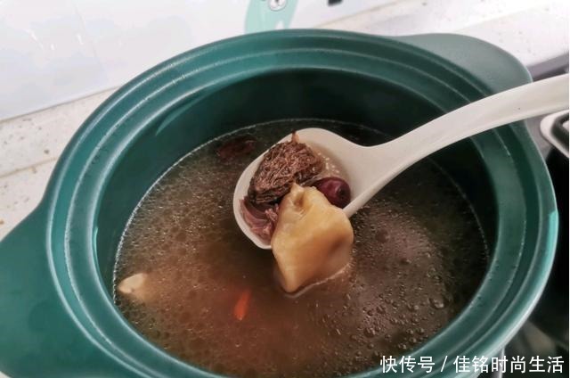 拥有非常|鸽子汤用什么辅料这几种食材是“良配”,汤鲜肉嫩,营养翻倍