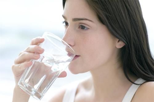 多喝水|秋季减肥，白天做到3“坚持”，晚上做好2件事，或能和肉肉说再见