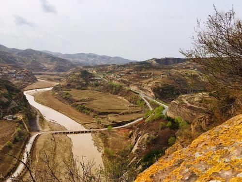 永宁山|中国“最惊险”的古堡，掏空整座山体建于悬崖之上，最多时住着千人