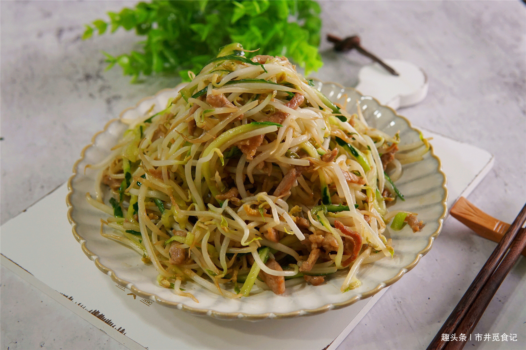 黄瓜和此菜是天生一对，夏天多给孩子吃，清爽美味，不容易上火