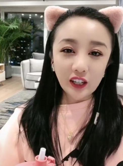 從一夜爆紅到身敗名裂,消失5年的“假農民”阿寶,又曝新情況