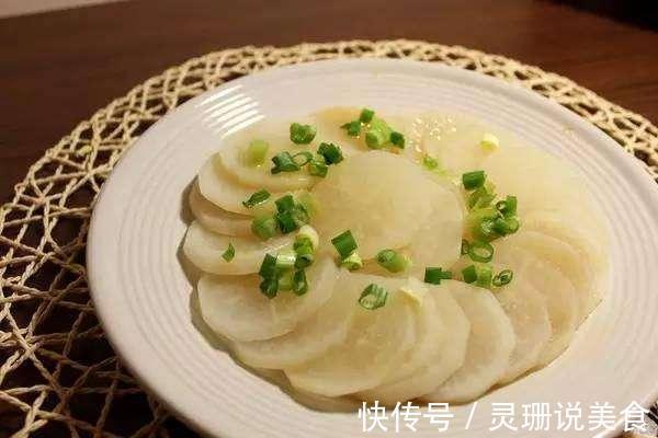用酒和肉来款待没心没肺，爱吃美食的自己