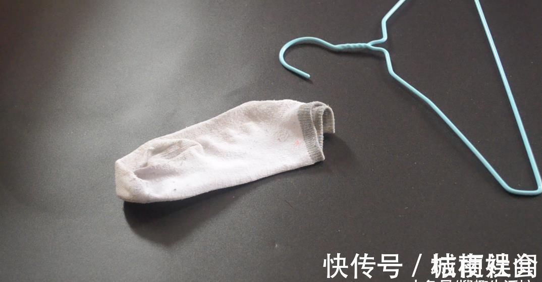 小圆|袜子剪一剪套在衣架上太实用了, 解决了很多家庭的困扰, 赶紧试试