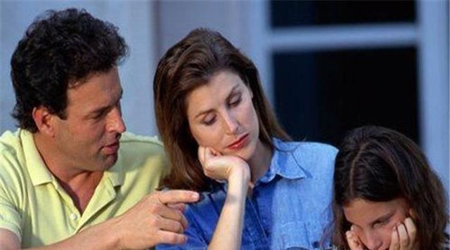 图书馆|宝妈带娃图书馆看书,刚想夸孩子看书认真,看清书籍名字差点抓狂