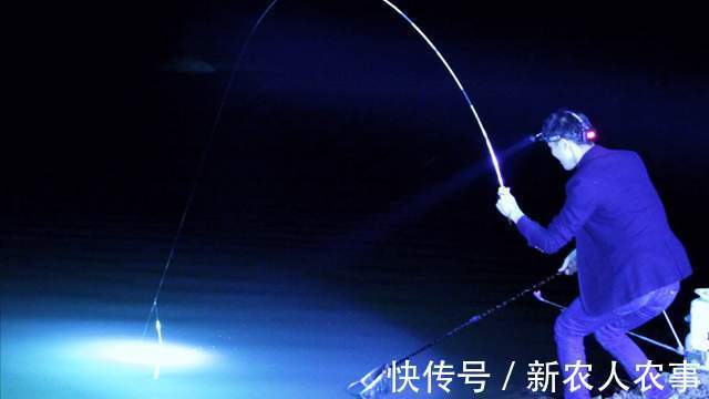 河南一男子冒着严寒夜钓,意外收获9斤大红鱼,到底是哪里来的?