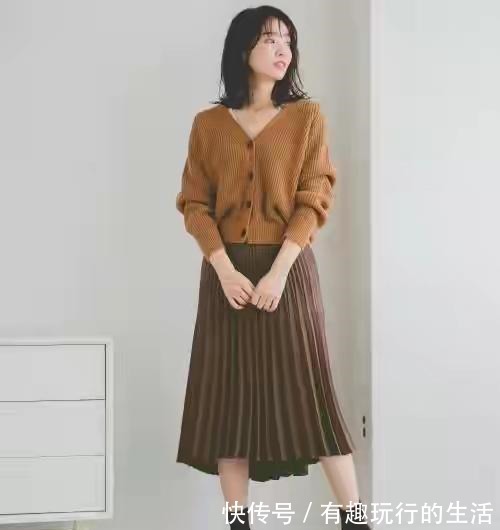 乏味 咖啡色只会搭黑白和米色吗3个搭配思路，让你迅速逃离路人甲！