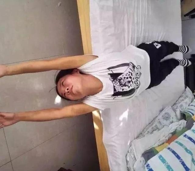 颈椎病|颈椎病怎么办,每天躺床上“吊脖子”,方法简单,第2天就有效果