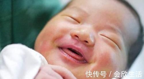孩子|宝宝出生时直对妈妈笑,护士却反手一巴掌,得知真相宝妈连声道谢