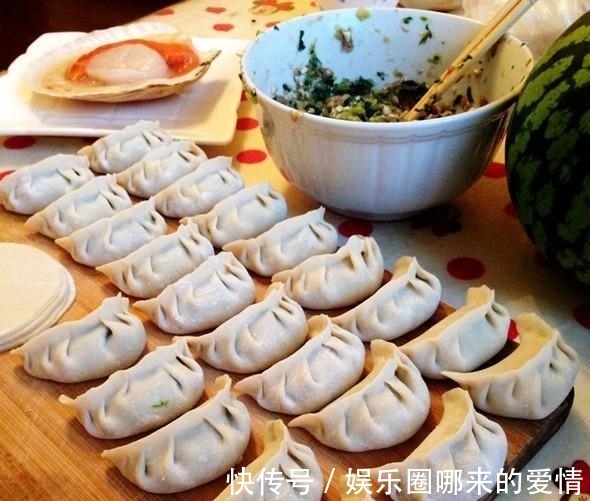 饺子|建议大家：包饺子别用手捏了，教你正确做法，不脏手还包得快