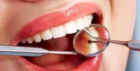 牙缝里“臭烘烘”的东西是啥?多半是此物在“捣鬼”,别忽视了