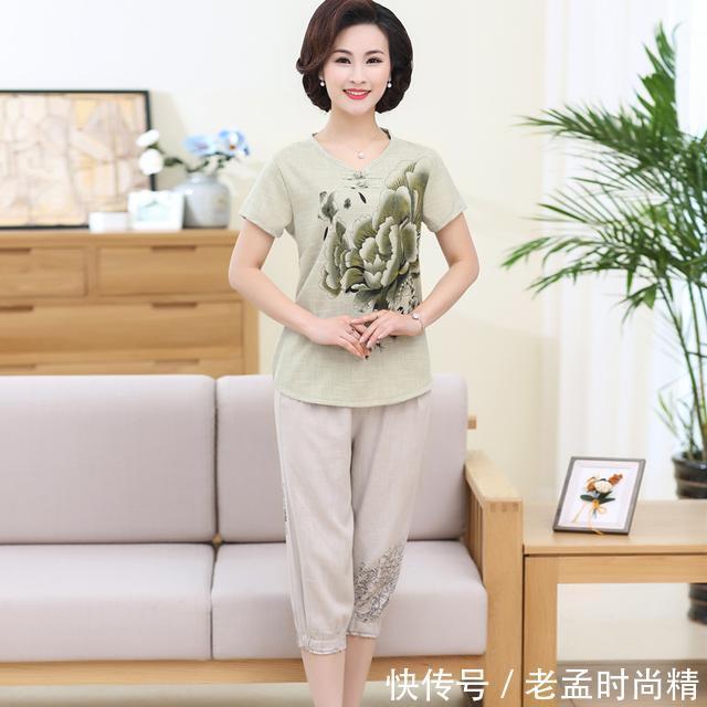 阔腿裤 会穿的女人,到了40是不穿裙子的,她们一般会选择时髦的套装
