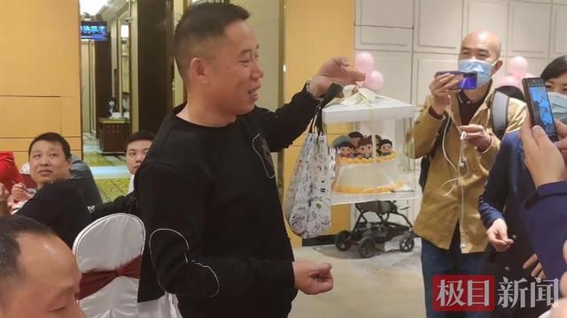 孫海洋深圳設(shè)宴感謝社會(huì)，將親手做的包子端上宴席