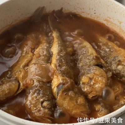 黄鱼|#鲜到鲜得，月满中秋，沉鱼落宴#小黄鱼焖饼子