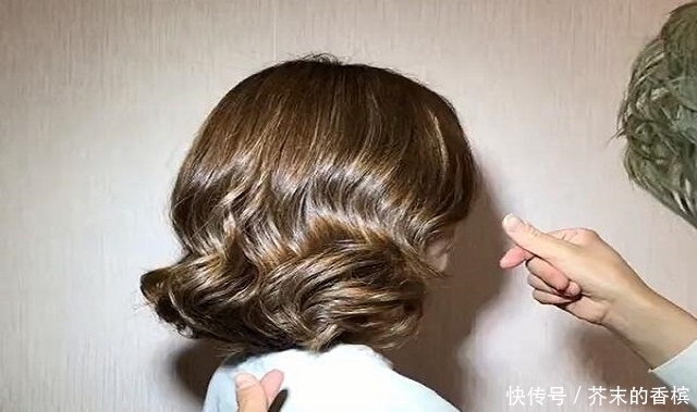 发型师|一个20年发型师的忠告:头发齐肩烫后迷人,内扣大气!左右都好