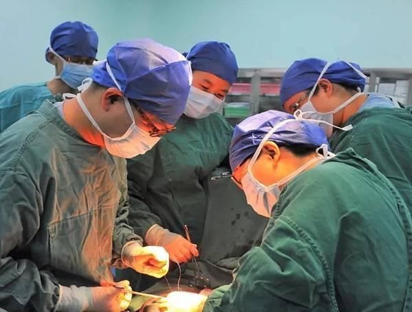 妇产科男医生面对女性,怎么避免尴尬不要害羞