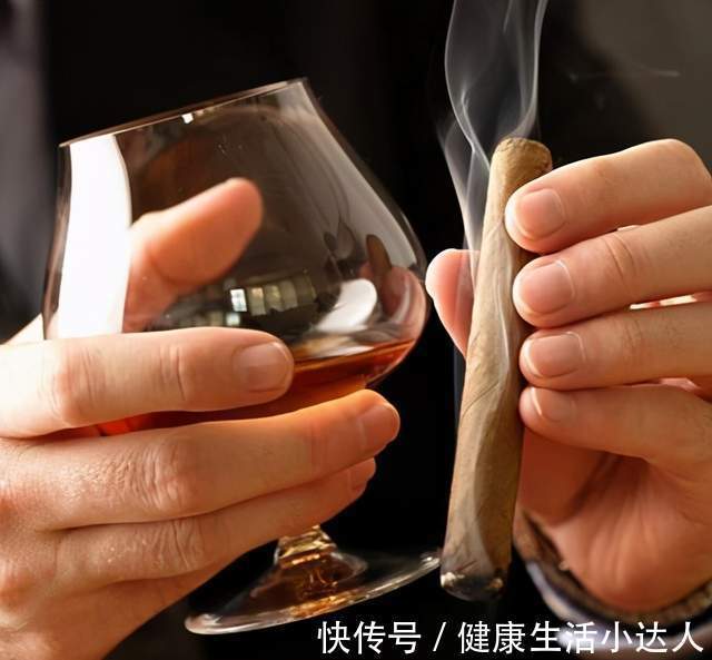 慢跑|三种食物吃太多,血脂会超标,身体出现6个表现,抓紧降脂吧