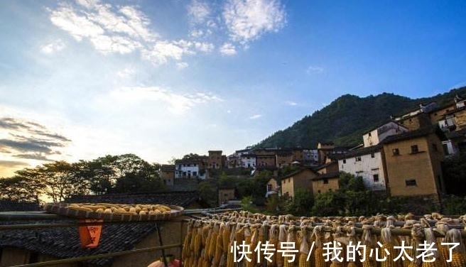 中国最“原始”村落，距今已有1000年历史，傍山建造明清土楼