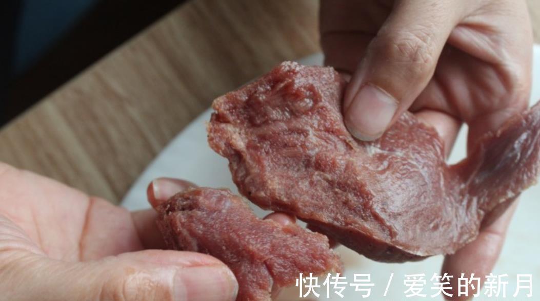 本地人|谁的问题?外国人吃一份牛排就饱,我们吃自助餐10份牛排还不够