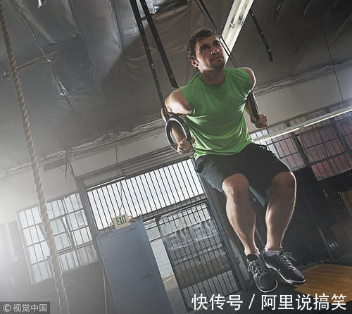 引体向上|男人过了45岁，要少做这2类动作，别把健身变“伤身”
