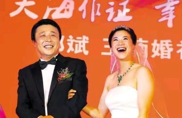 冰激凌|富豪的低调生活!王楠陪女儿吃冰激凌!5岁女儿撒娇王楠满脸宠溺