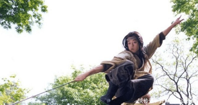 此人与杨过师出同门，内功剑术在杨过之上，被后世人尊为武林神话！