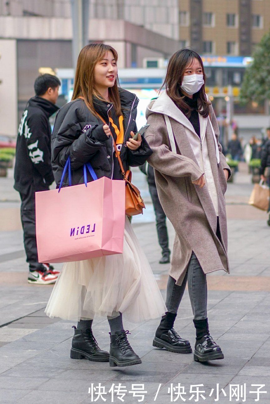 这几款优雅大气的风衣，让时尚小姐姐，一年四季都想过冬天