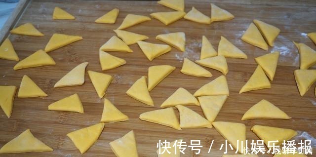 我家三天两头吃南瓜,这做法特别受欢迎,一出锅就吃了快10个