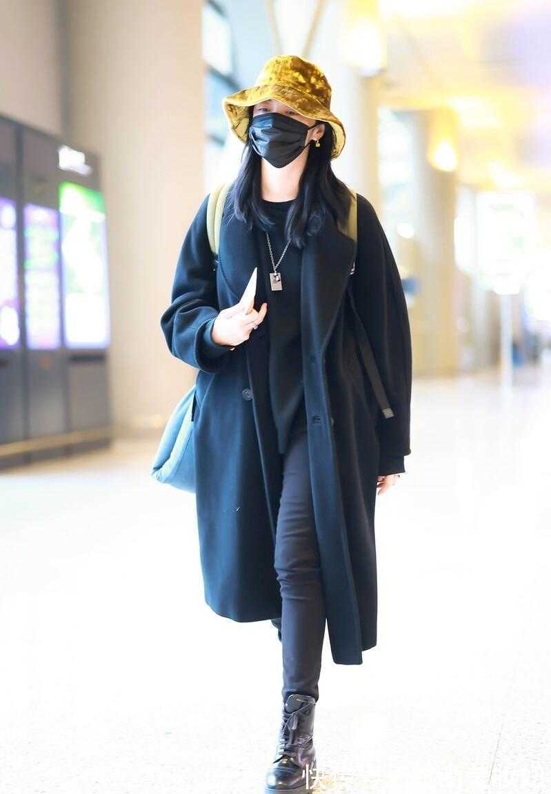 大衣 姚晨真懂“极简穿搭”,一身黑色简约又高级,配黄色帽子好洋气