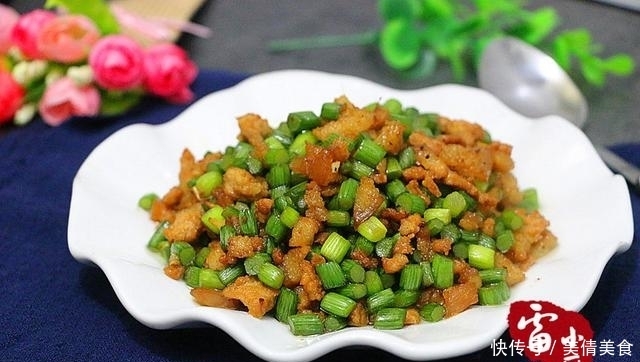 为什么你炒的蒜苔不入味,因为少了这一步!