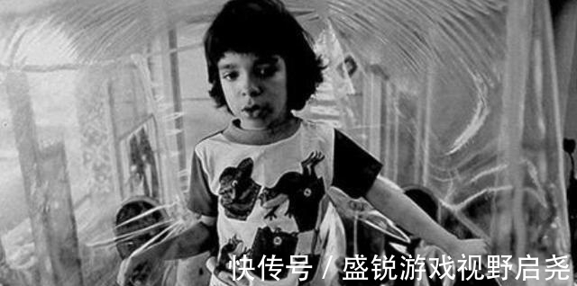 戴维|“泡泡男孩”:12岁才走出隔离罩,在死亡前才首次触摸到妈妈