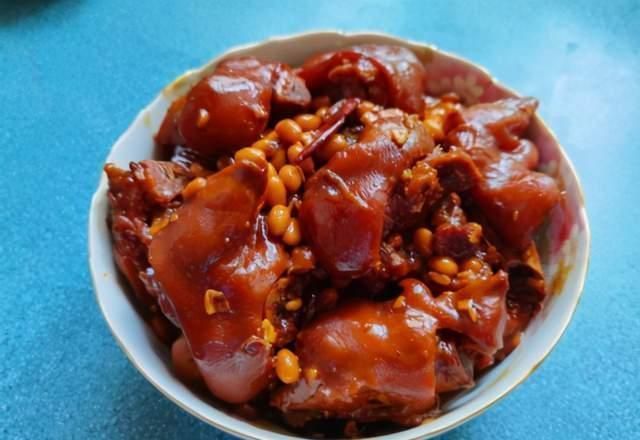 窍门|炖猪蹄时,掌握“1做2不做”窍门,猪蹄软烂香嫩,好吃无腥味