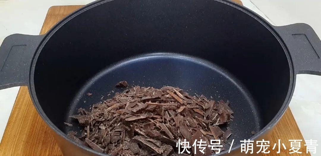 4个鸡蛋，1袋牛奶，冰箱里一放，做出特色雪花，吃过就念念不忘