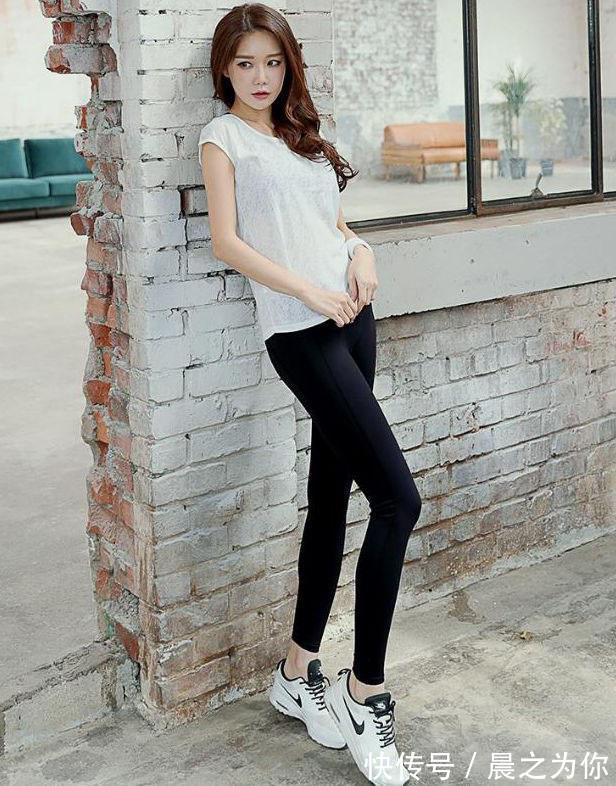 身材 丰润标致的打底裤优雅女孩,好穿又百搭