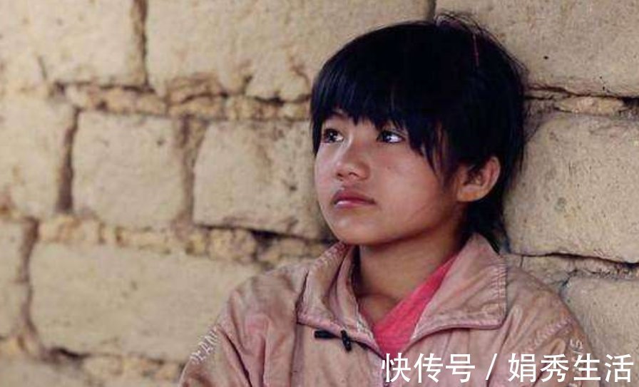 她是变形记最美农村女孩,被富妈妈收养宠成公主,网友:认不出