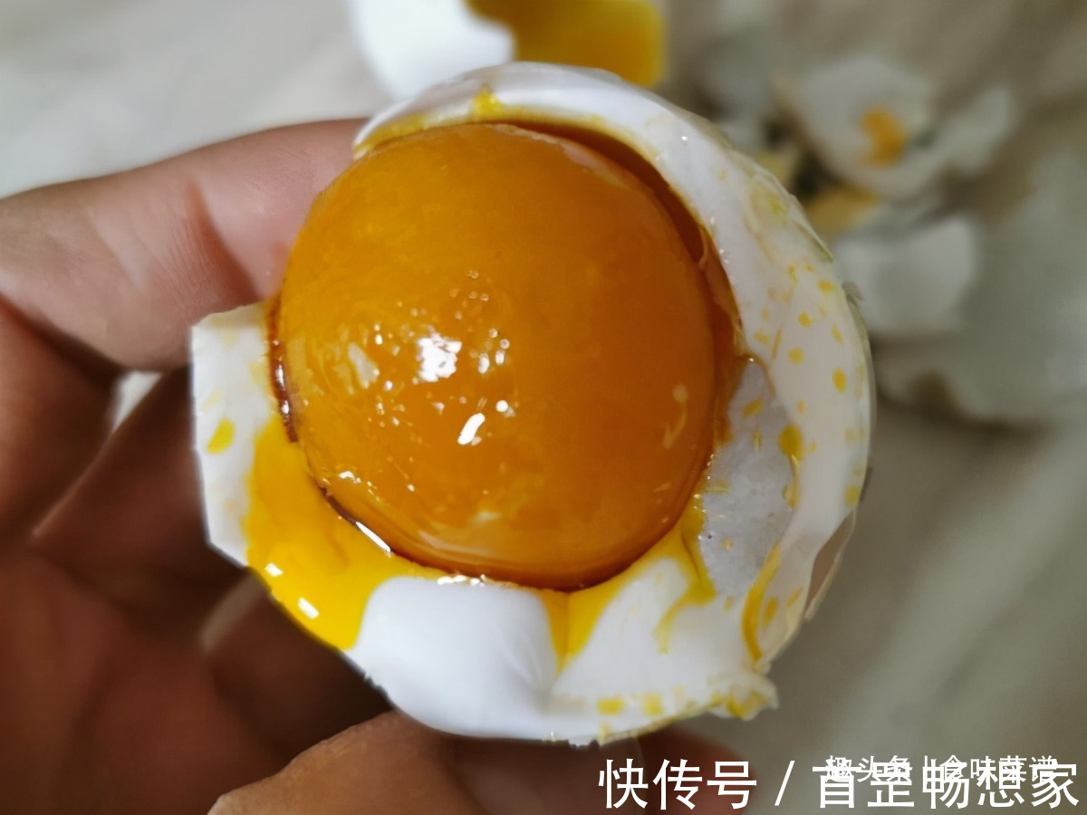 独家|独家腌制咸鸭蛋,不用坛子不用泥,28天个个流油起沙,咸鲜甘香