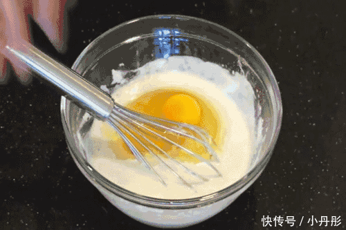 加点|煎鸡蛋饼不要着急下锅,往面糊中加点它摇一摇,又薄又香还不粘锅