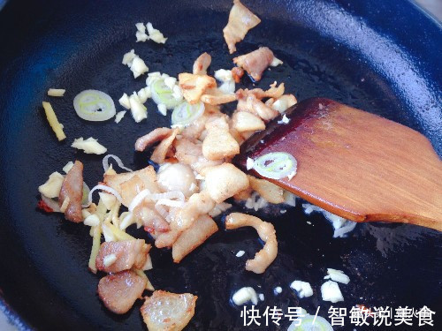 2分钟教你，红色蔬菜最好吃的做法，开胃又下饭，家人特别喜欢吃