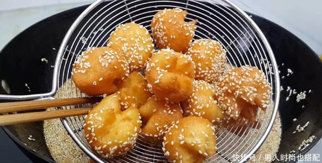 简单|以后红薯就这样做,加半碗面粉,教你做特色小零食,比油条还好吃
