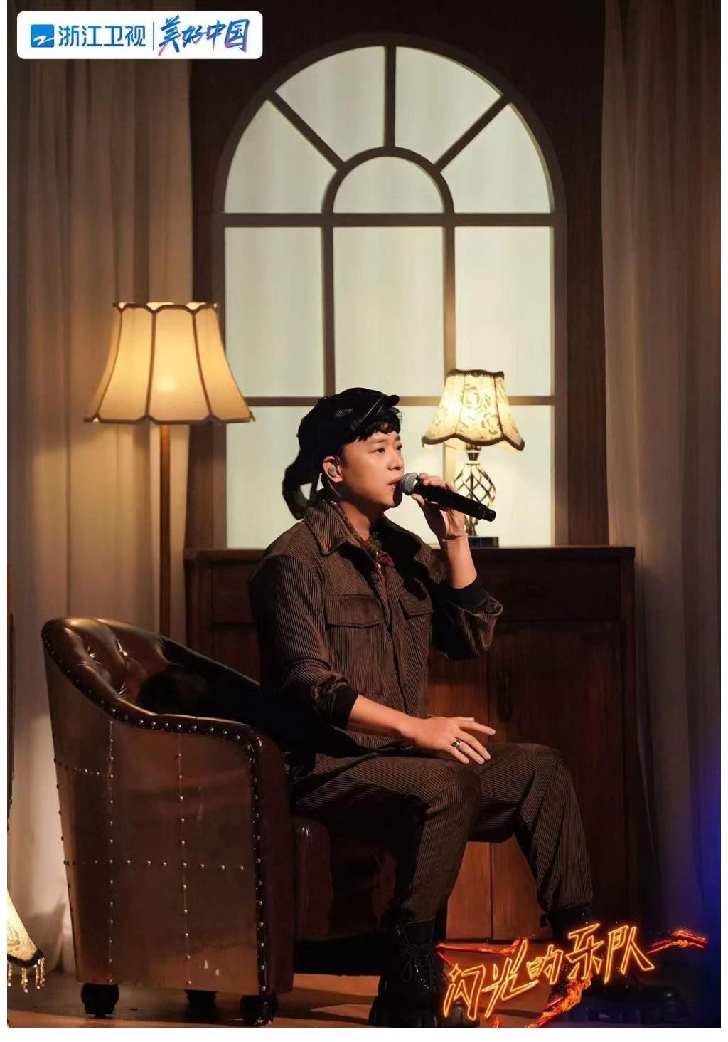 《閃光的樂(lè)隊(duì)》開(kāi)播，金潤(rùn)吉獨(dú)特嗓音引關(guān)注