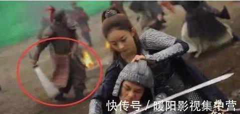 |搞笑的穿帮图,图一笑晕在厕所,网友:导演在逗我呢