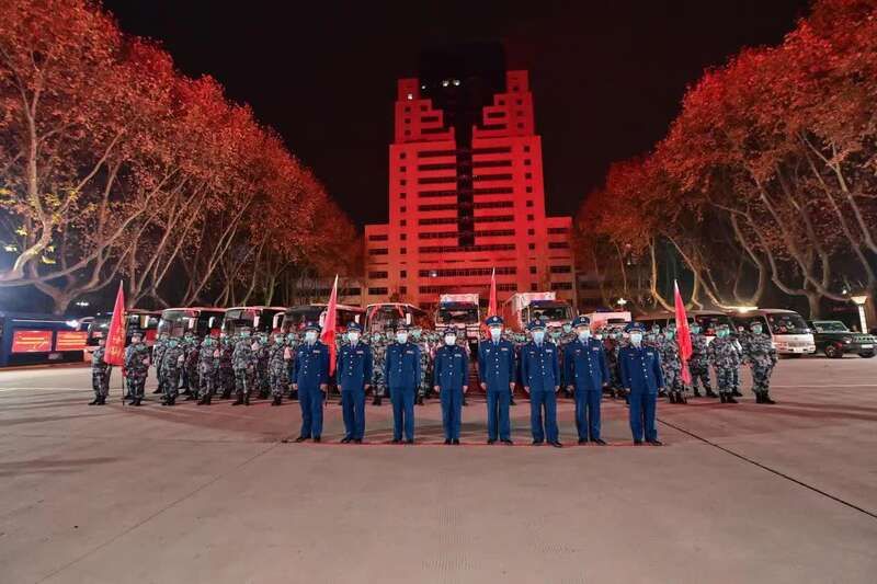 疫情|空军军医大学150人医疗队连夜增援西安医院