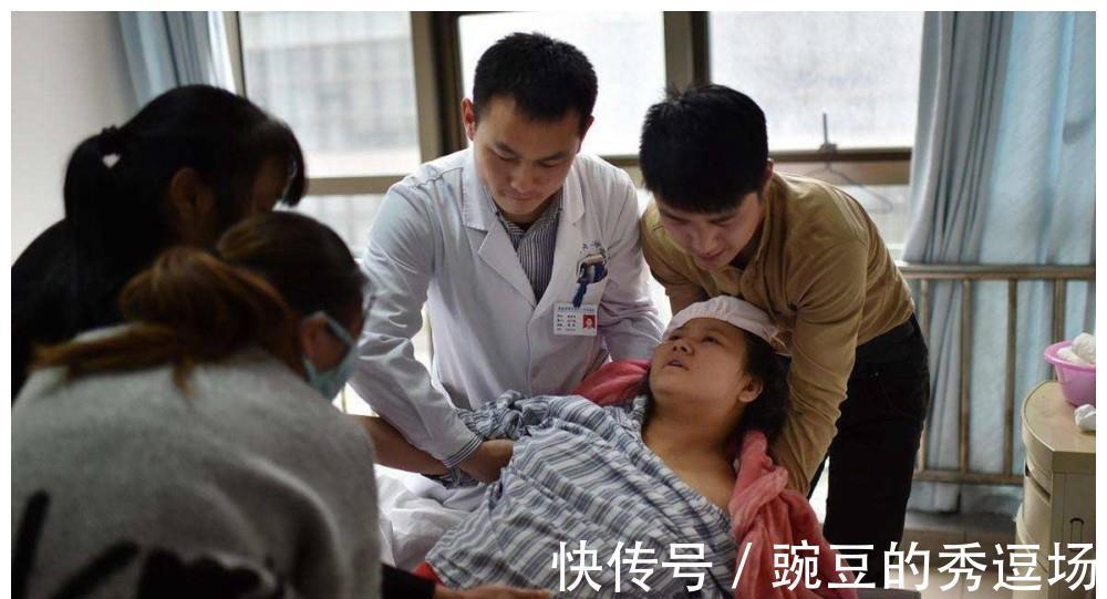 下体|分娩结束后,男医生又把手伸进产妇肚子里,别着急骂人是为了你好